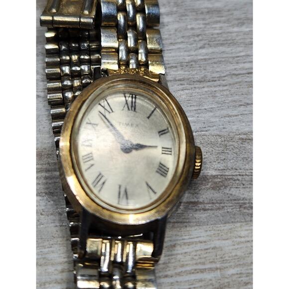 LOT OF 13 VINTAGE LADIES Timex WRIST WATCHES PARTS REPAIR Untested - Picture 11 of 14